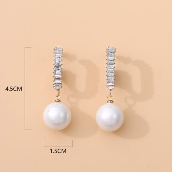 Elegant Rhinestone Decor Faux Pearl Yellow Gold Color Earrings for women - Picture 3 of 4